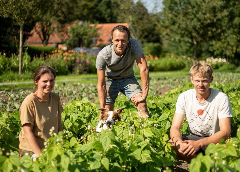 Bas, Wannes en Emma op het veld